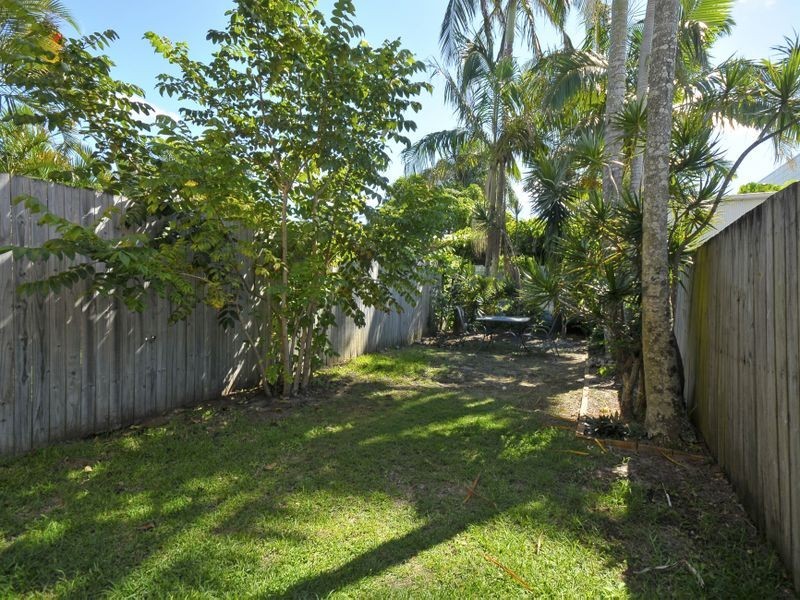 2/13 Second Avenue, Palm Beach QLD 4221