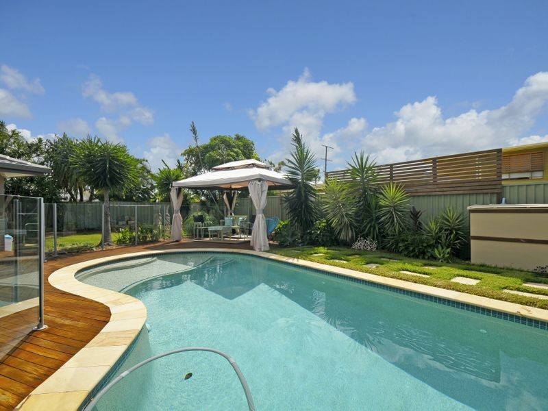 19 Barklya Place, Palm Beach QLD 4221