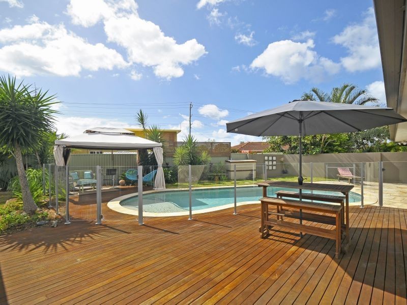 19 Barklya Place, Palm Beach QLD 4221