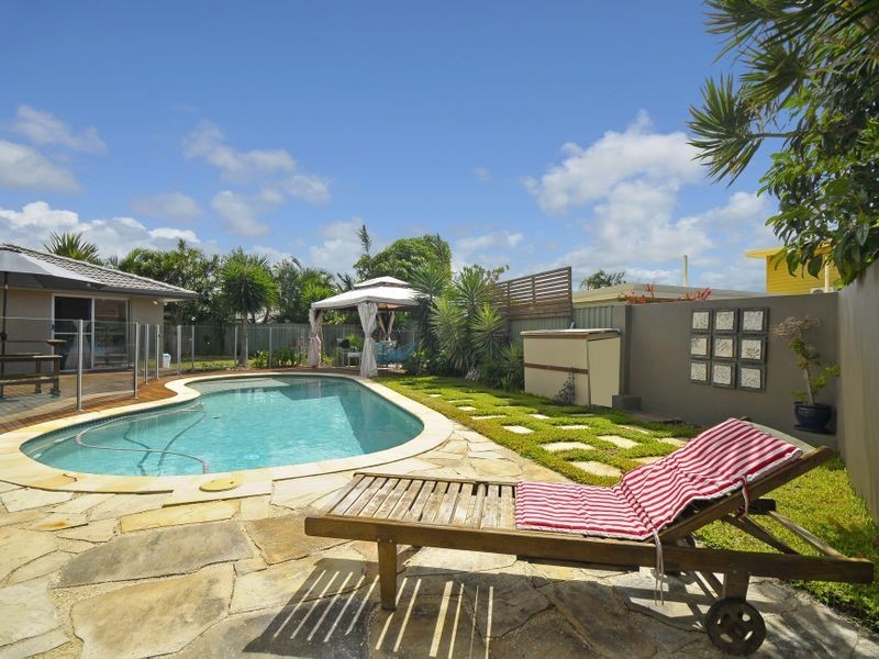 19 Barklya Place, Palm Beach QLD 4221
