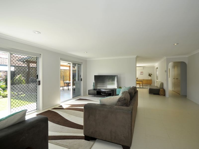 231 Nineteenth Avenue, Elanora QLD 4221