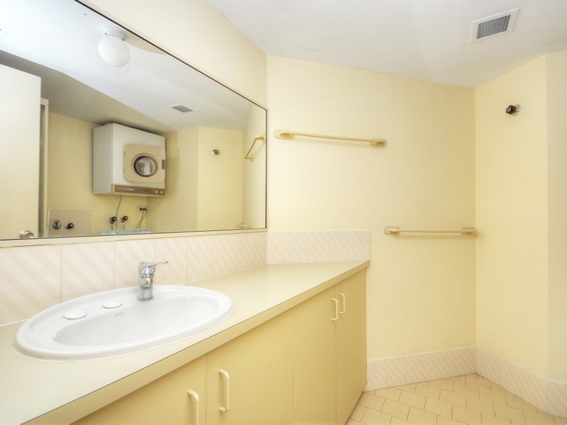 13/5 Rolan Court, Palm Beach QLD 4221