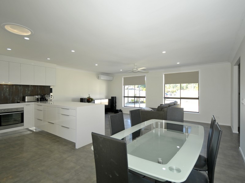 85 Ironbark Street, Elanora QLD 4221