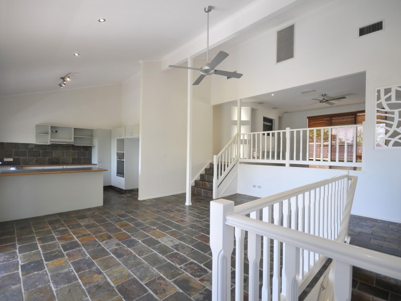 11 Correa Court, Elanora QLD 4221