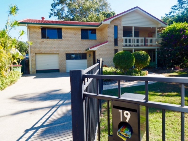19 Myrtle Court, Palm Beach QLD 4221