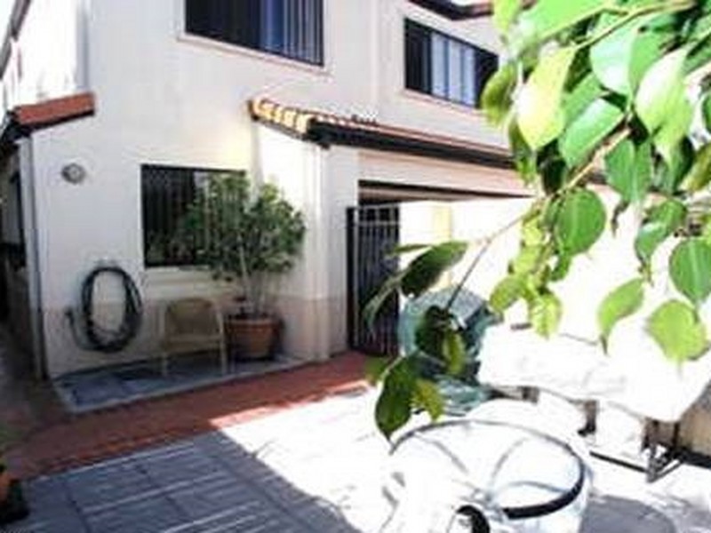 2 5 Cypress Terrace, Palm Beach QLD 4221