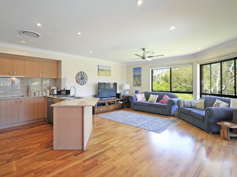 21 Tipuana Drive, Elanora QLD 4221