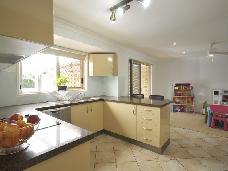 18 Saffron Street, Elanora QLD 4221