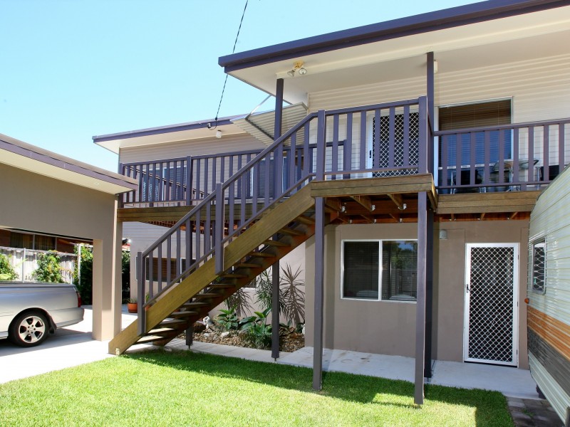 35 Mallawa Drive, Palm Beach QLD 4221