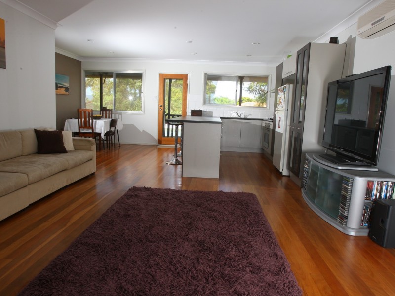 35 Mallawa Drive, Palm Beach QLD 4221