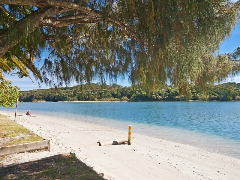 35 Mallawa Drive, Palm Beach QLD 4221