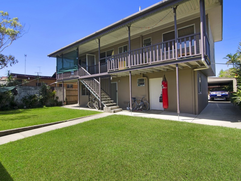 35 Mallawa Drive, Palm Beach QLD 4221