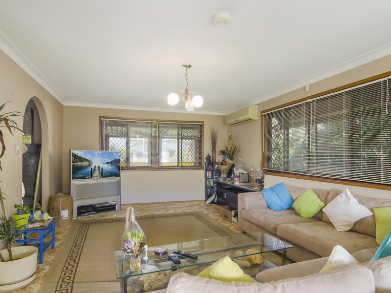 25 Bowline Road, Mermaid Waters QLD 4218