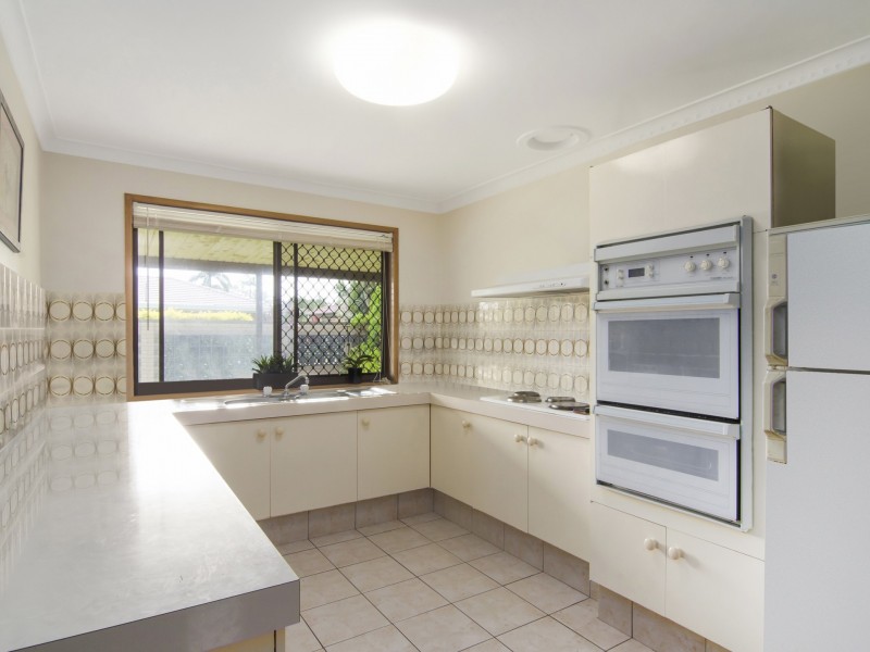 25 Bowline Road, Mermaid Waters QLD 4218
