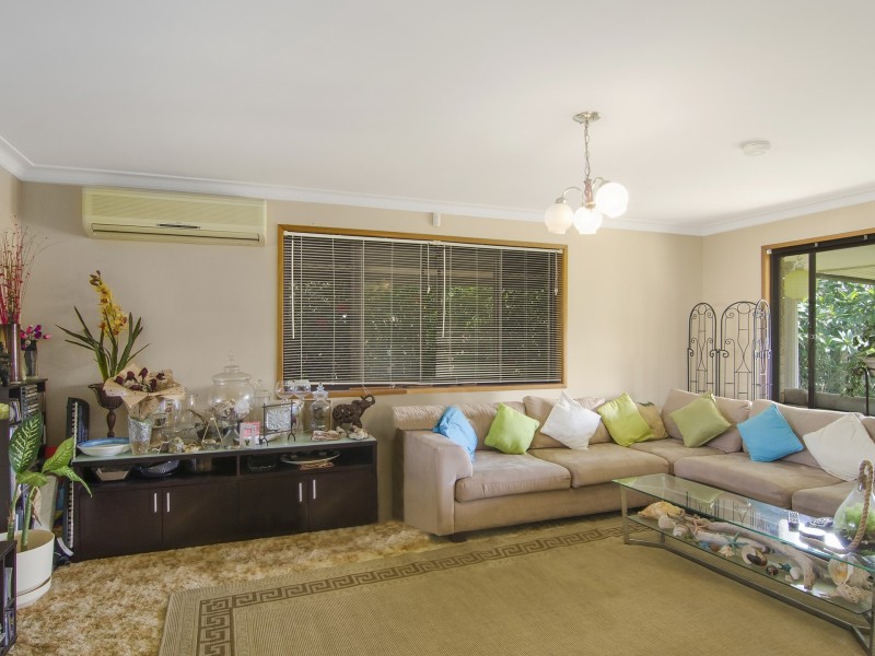 25 Bowline Road, Mermaid Waters QLD 4218