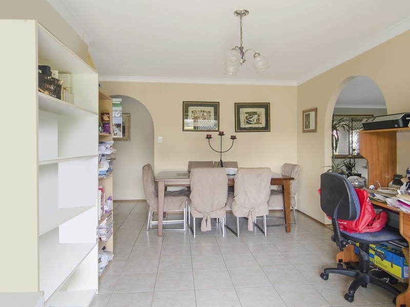 25 Bowline Road, Mermaid Waters QLD 4218