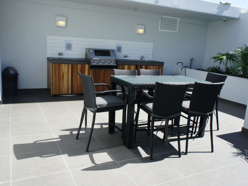 Apartment 12/2729 Gold Coast Highway, Broadbeach QLD 4218