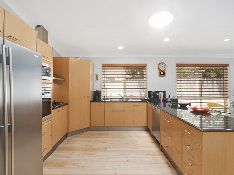 6 Rees Court, Elanora QLD 4221