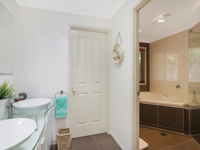 6 Rees Court, Elanora QLD 4221