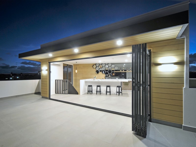 16B Chant Street, Broadbeach Waters QLD 4218
