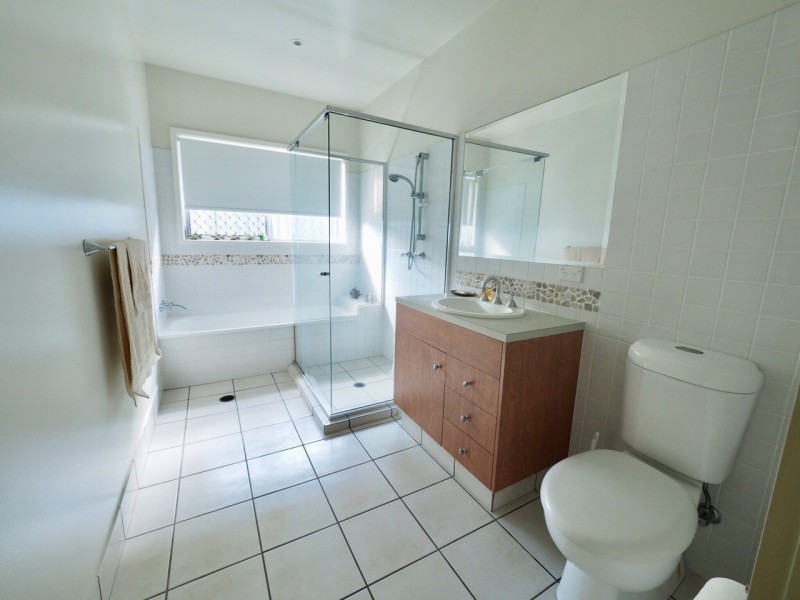 2/36 Fourth Ave, Palm Beach QLD 4221