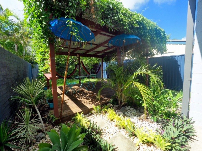 2/36 Fourth Ave, Palm Beach QLD 4221