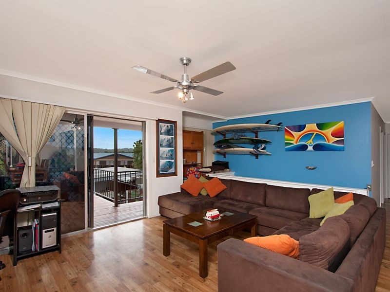 6 Seaview Parade, Elanora QLD 4221