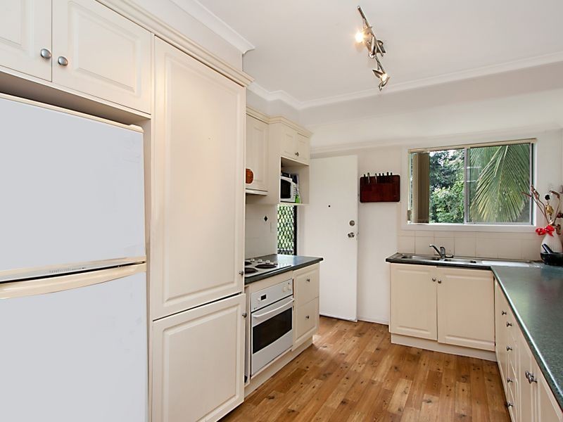 6 Seaview Parade, Elanora QLD 4221