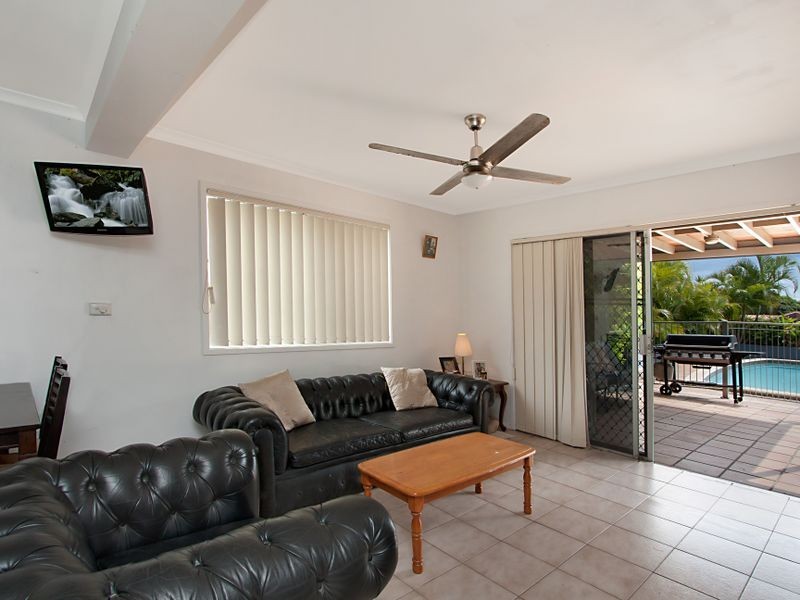 6 Seaview Parade, Elanora QLD 4221