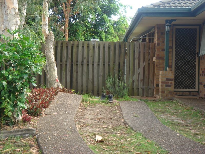 1/8 Ottelia Drive, Elanora QLD 4221