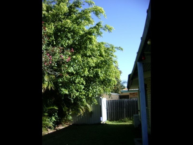 1/8 Ottelia Drive, Elanora QLD 4221