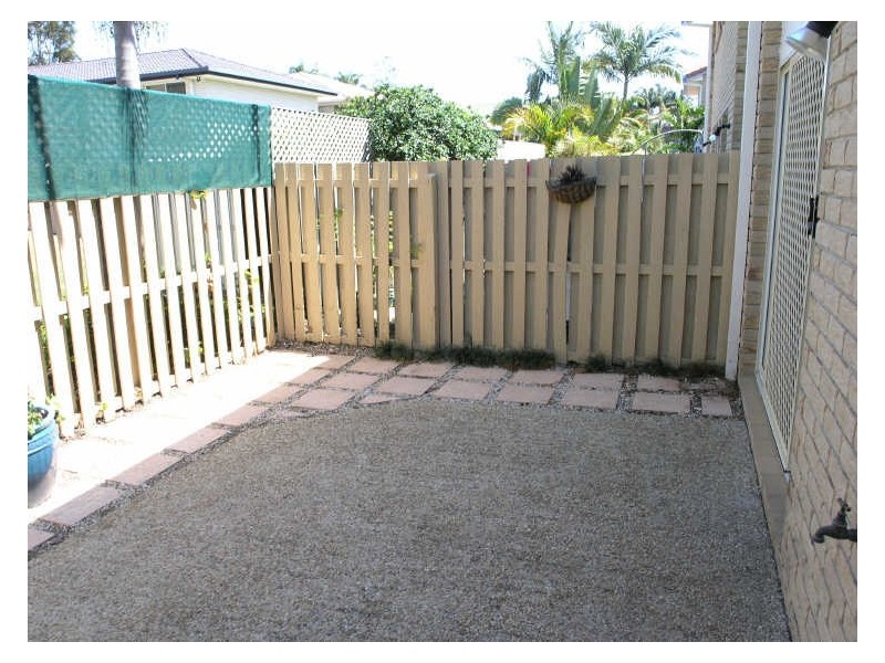 2/17 Cupania Place, Elanora QLD 4221