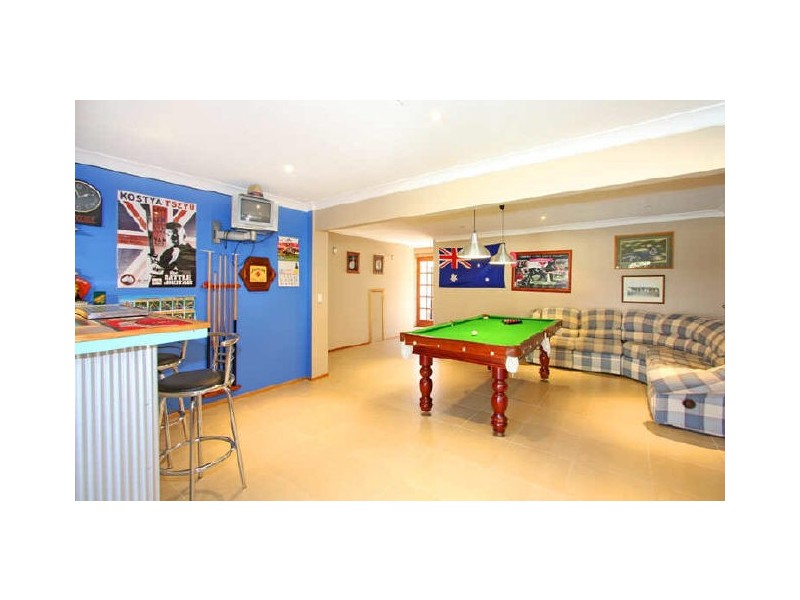 18 Darnel Street, Elanora QLD 4221