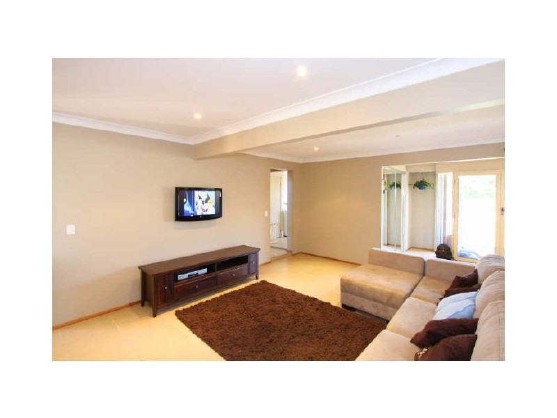 18 Darnel Street, Elanora QLD 4221