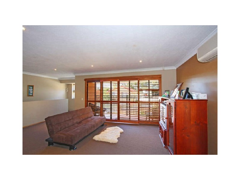 18 Darnel Street, Elanora QLD 4221