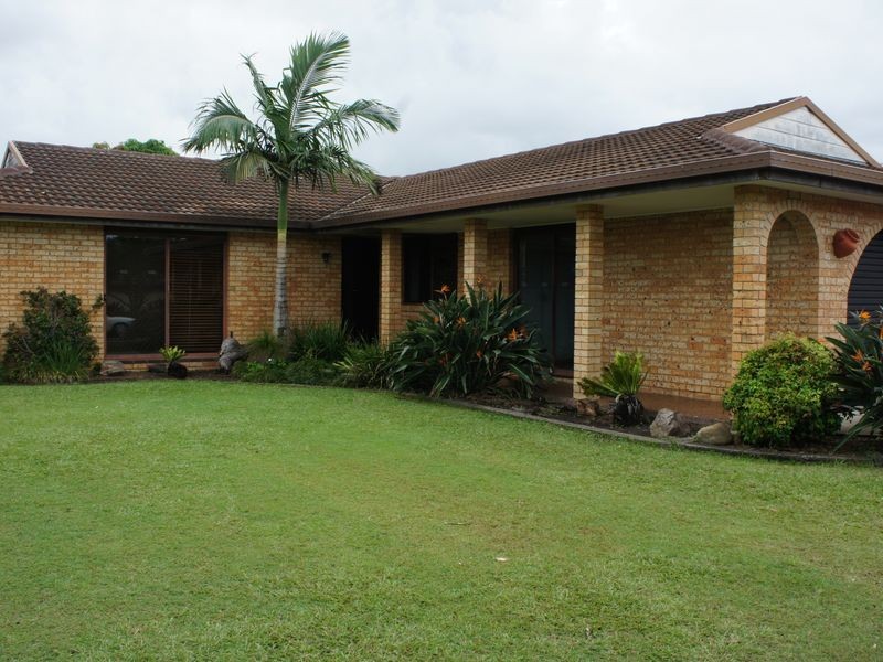 84 K P Mcgrath Drive, Elanora QLD 4221