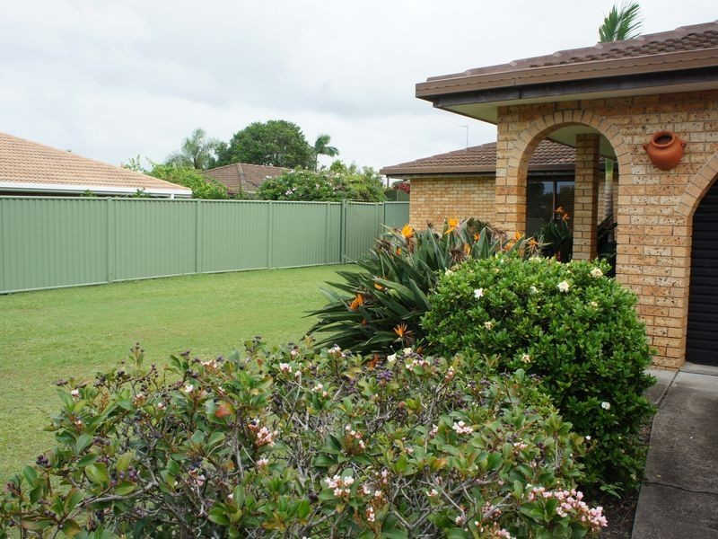 84 K P Mcgrath Drive, Elanora QLD 4221