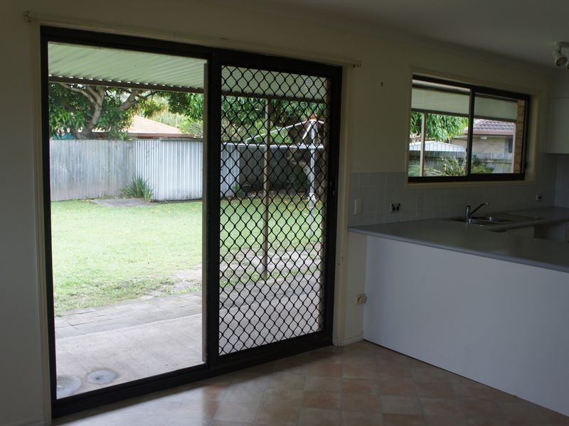 84 K P Mcgrath Drive, Elanora QLD 4221