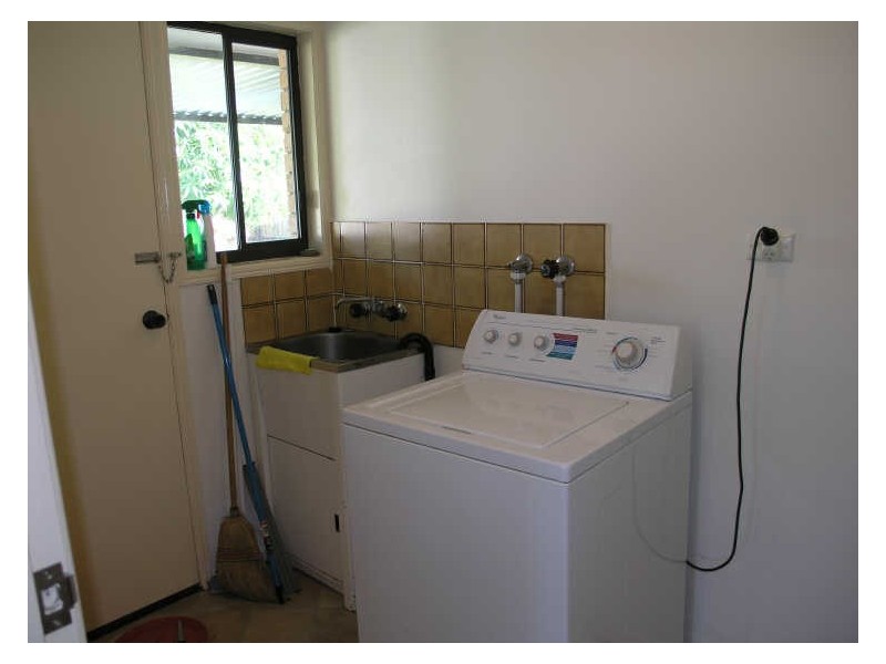 84 K P Mcgrath Drive, Elanora QLD 4221