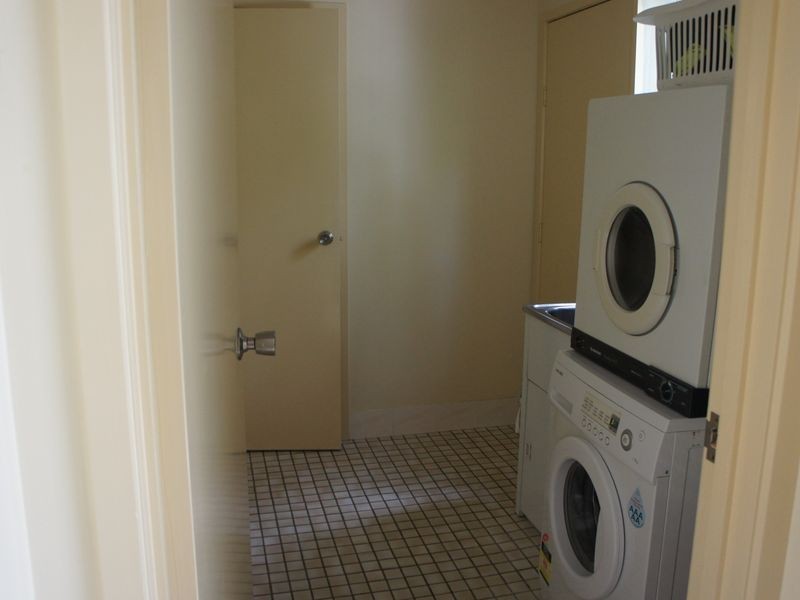 2/62 Tallebudgera Drive, Palm Beach QLD 4221