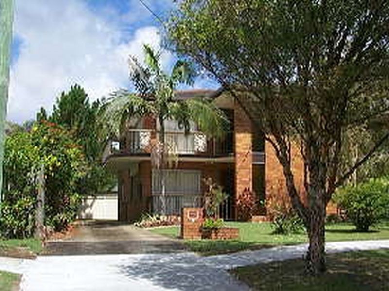 1/4 Twelfth Avenue, Palm Beach QLD 4221