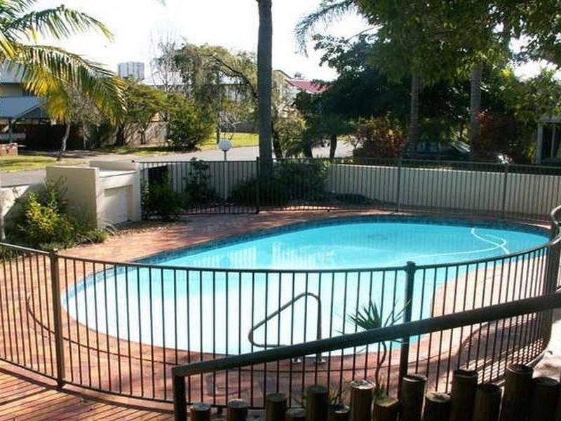 1/4 Hooper Drive, Currumbin QLD 4223