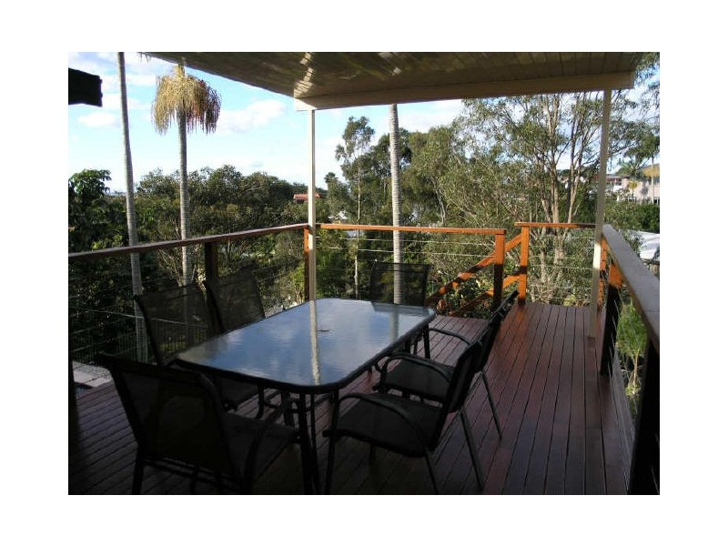 9 Crest Drive, Elanora QLD 4221