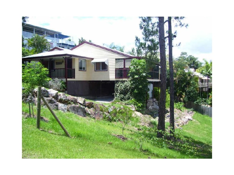 4               Corrigin Court, Elanora QLD 4221