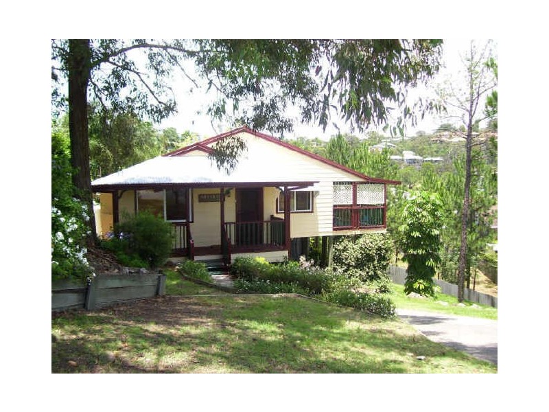 4               Corrigin Court, Elanora QLD 4221