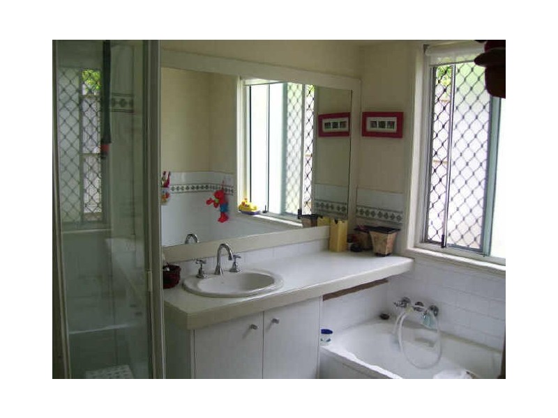 4               Corrigin Court, Elanora QLD 4221