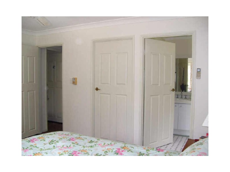 4               Corrigin Court, Elanora QLD 4221