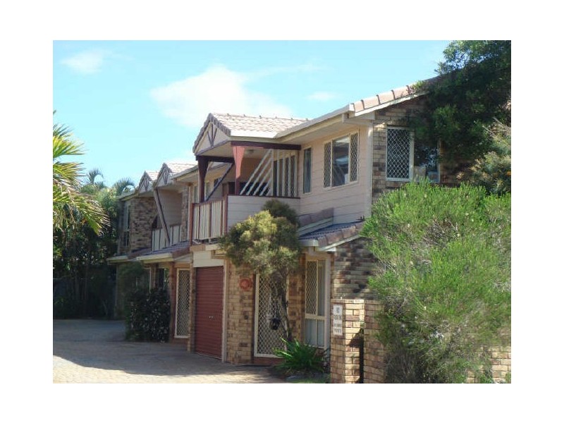 2/4                    26th Avenue, Palm Beach QLD 4221