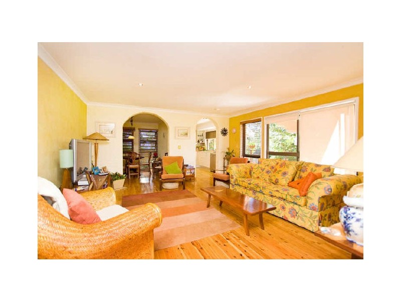 83 Ocean Parade, Burleigh Heads QLD 4220