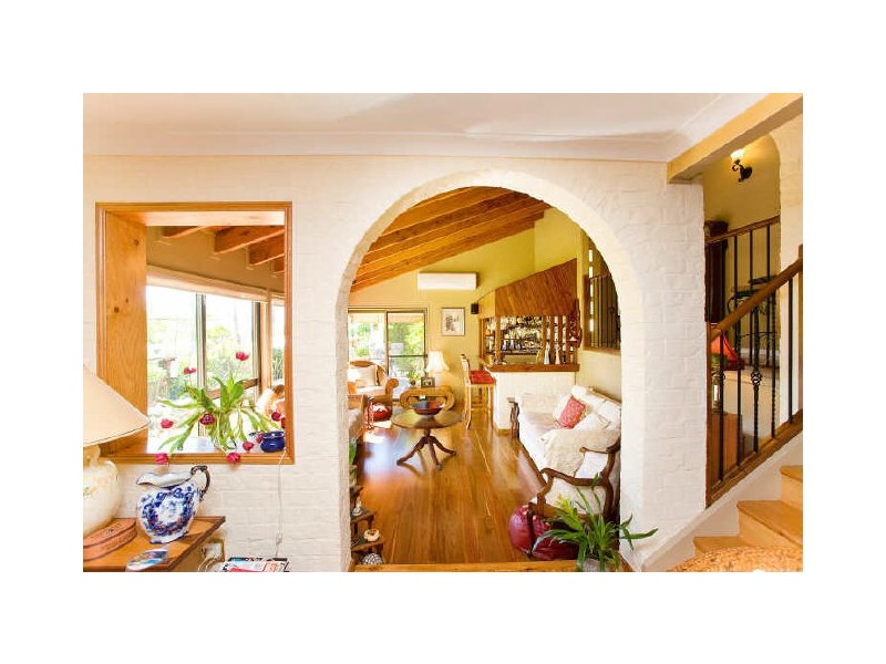 83 Ocean Parade, Burleigh Heads QLD 4220